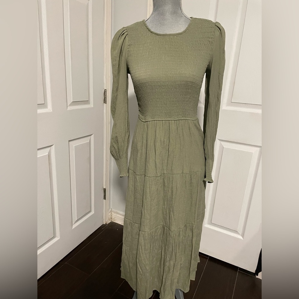 Perch by Blu Pepper size small smocked midi dress size small